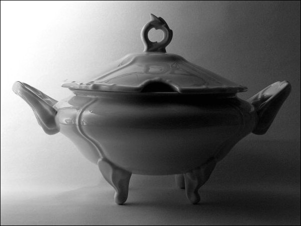 W0000MR11015 soup tureen 4.JPG