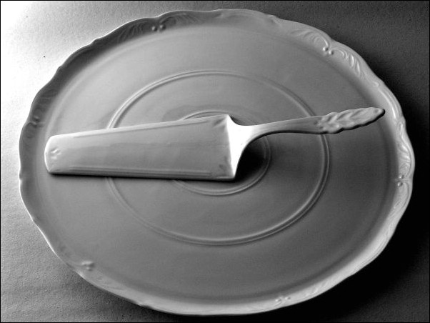 W0000MR31415 cake service.JPG